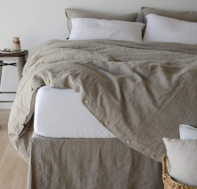 bedroom with 100% linen fitted sheet white color